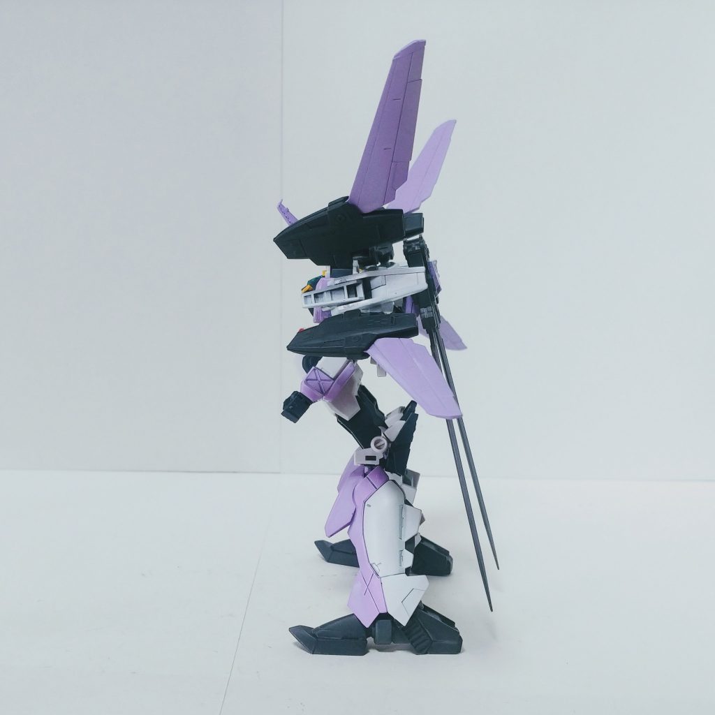 制空モード空域の制圧が主な目的の形態であり通常形態。両肩のウイングバインダーと足を展開、前傾姿勢になっているのが特徴でホバー移動が可能。他のアーマーとの違い胴と腰のアーマーがないパーツを一度分離してからの装着各アーマーは一定の頭身だが二頭身高くなっている