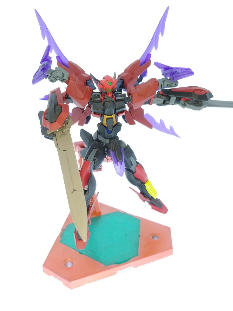 基本的には両手のGNソードでの近接戦闘を主体にした、フォースの切り込み隊長的な立ち位置のガンプラです。