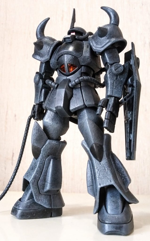 定番の立ち姿。青く塗るべきか散々悩みましたが、これはこれでありかなと。