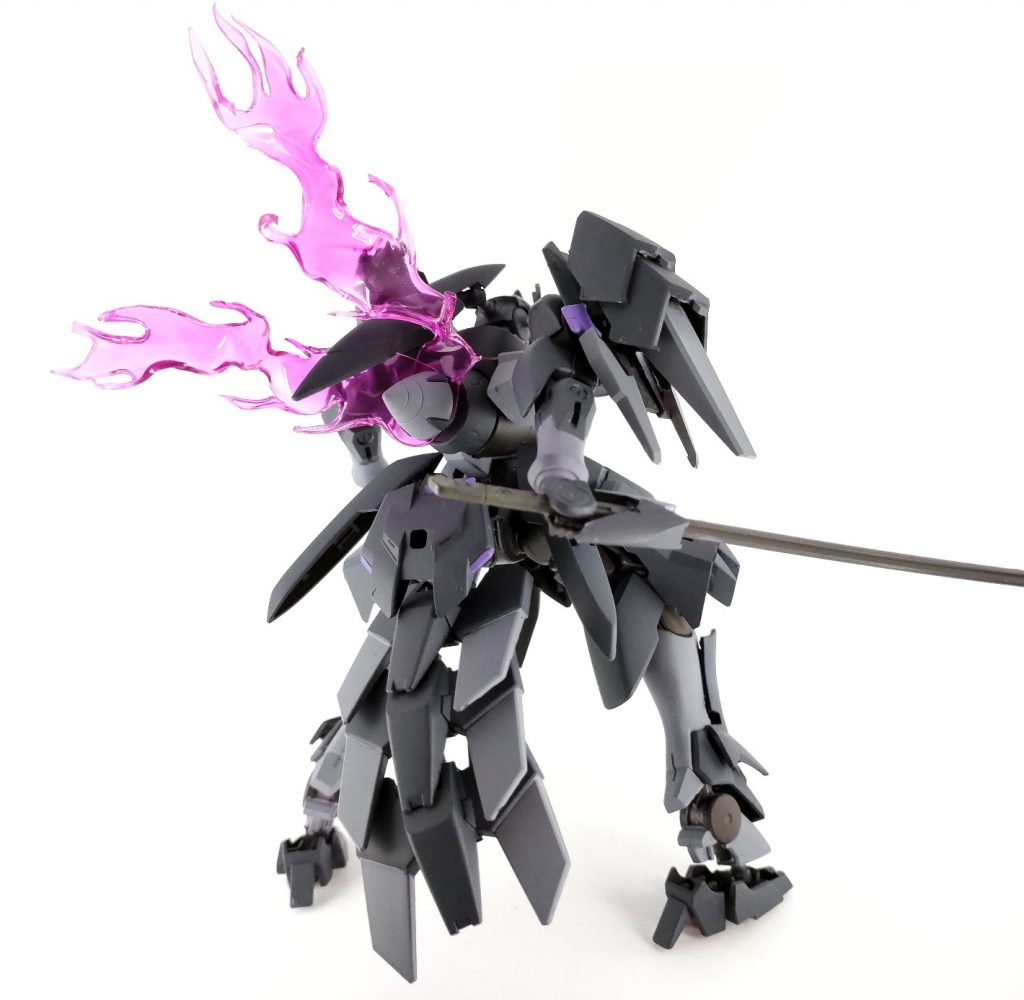 また、太陽炉のリミッターを解除することで最大上限を超えた出力を得られます。その際、太陽炉からはGN粒子が炎のように揺らめきながら吹き出します。リミッターが外れているので非常に危ないです。