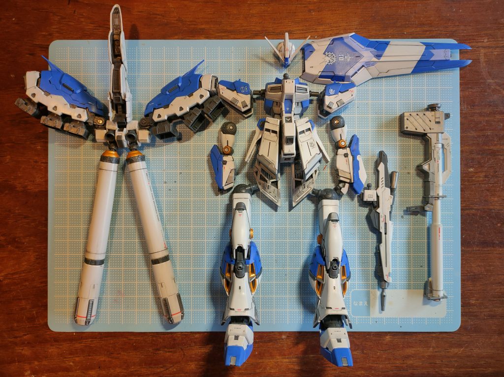 心を落ち着かせて最後の組み立て直前達成感と寂しさが共存する瞬間でした