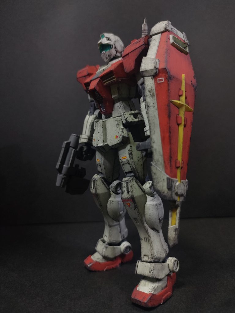 シールドで殴る事を想定して各部補強。