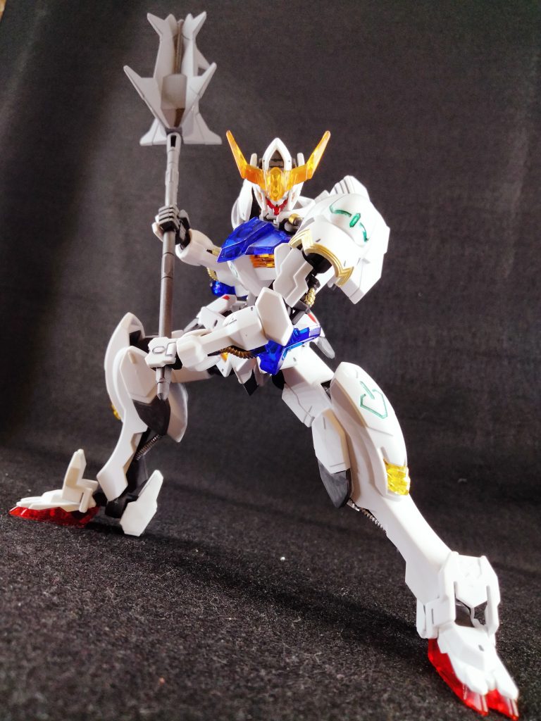 メイスを振りかぶって。足首がよく動くので、踏ん張りが効いてポージングが楽しかったです😊