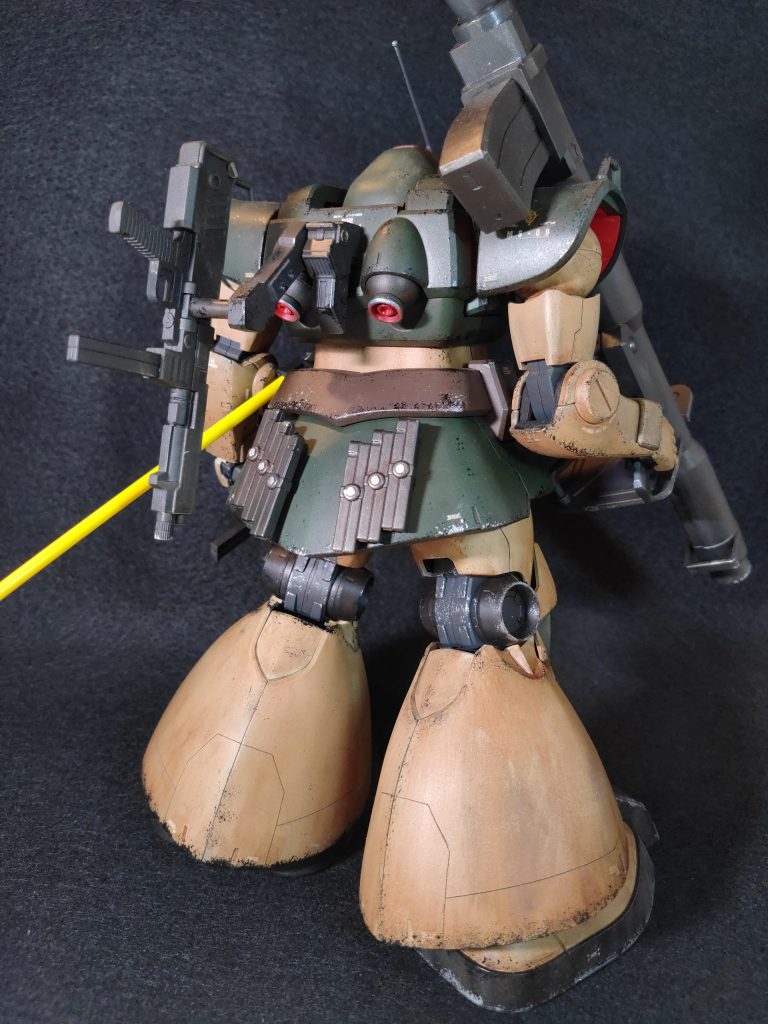 背面にはバックパック的なものをつけてみました。