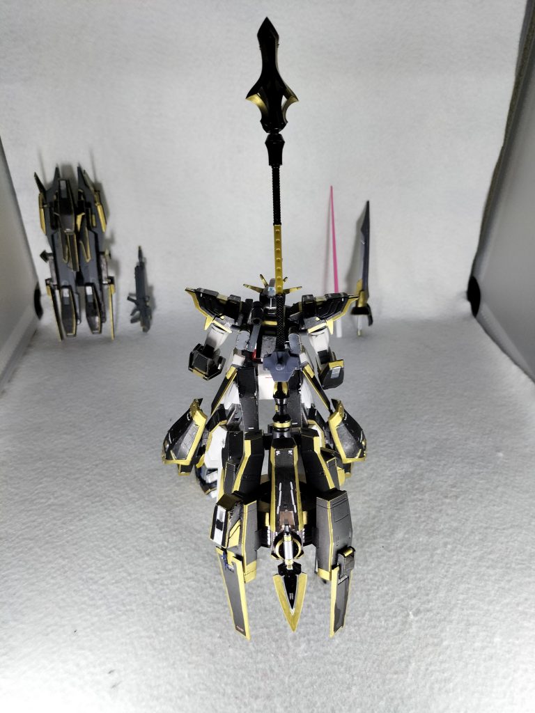 専用ジョイントを用いて背中に懸架できる。これまたバランスが悪い。