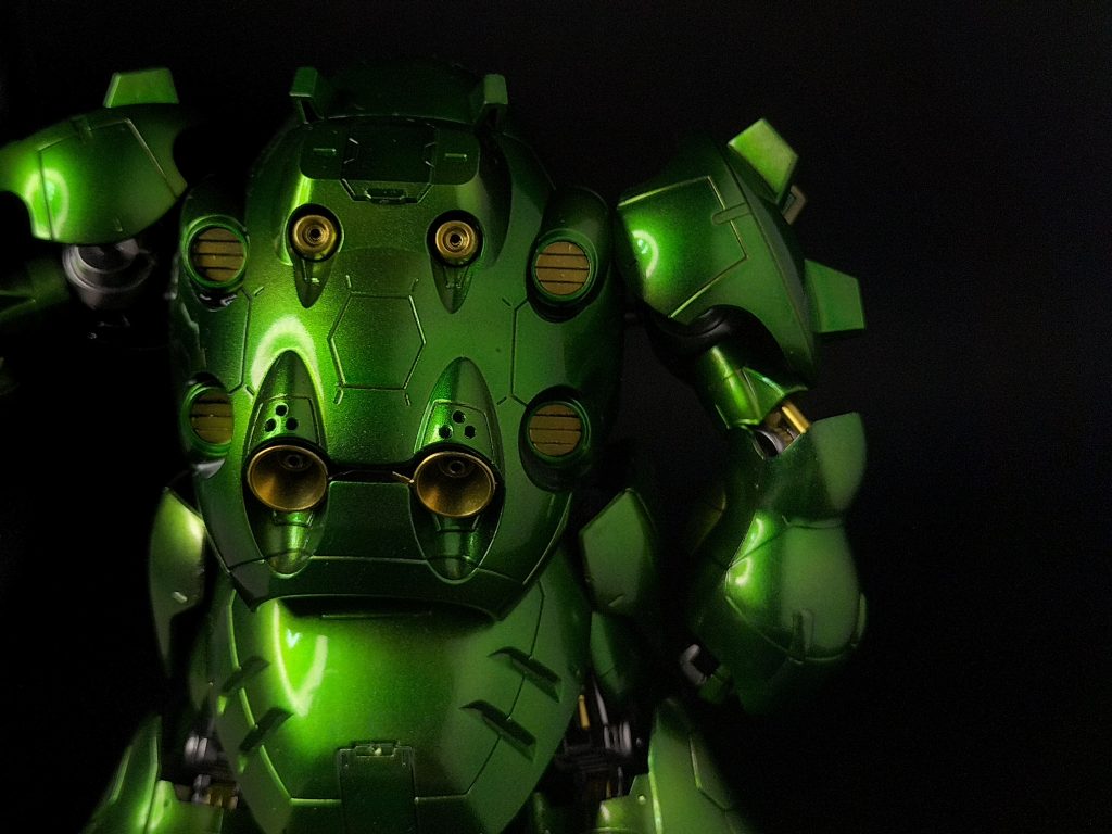 グシオンって曲面が多いので光沢が映えるかなと思ってこのキットでを使いました。