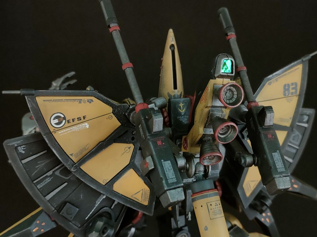 ２枚増設されたバインダー。コードナンバー[83]はパイロットと何か関連性が・・・？