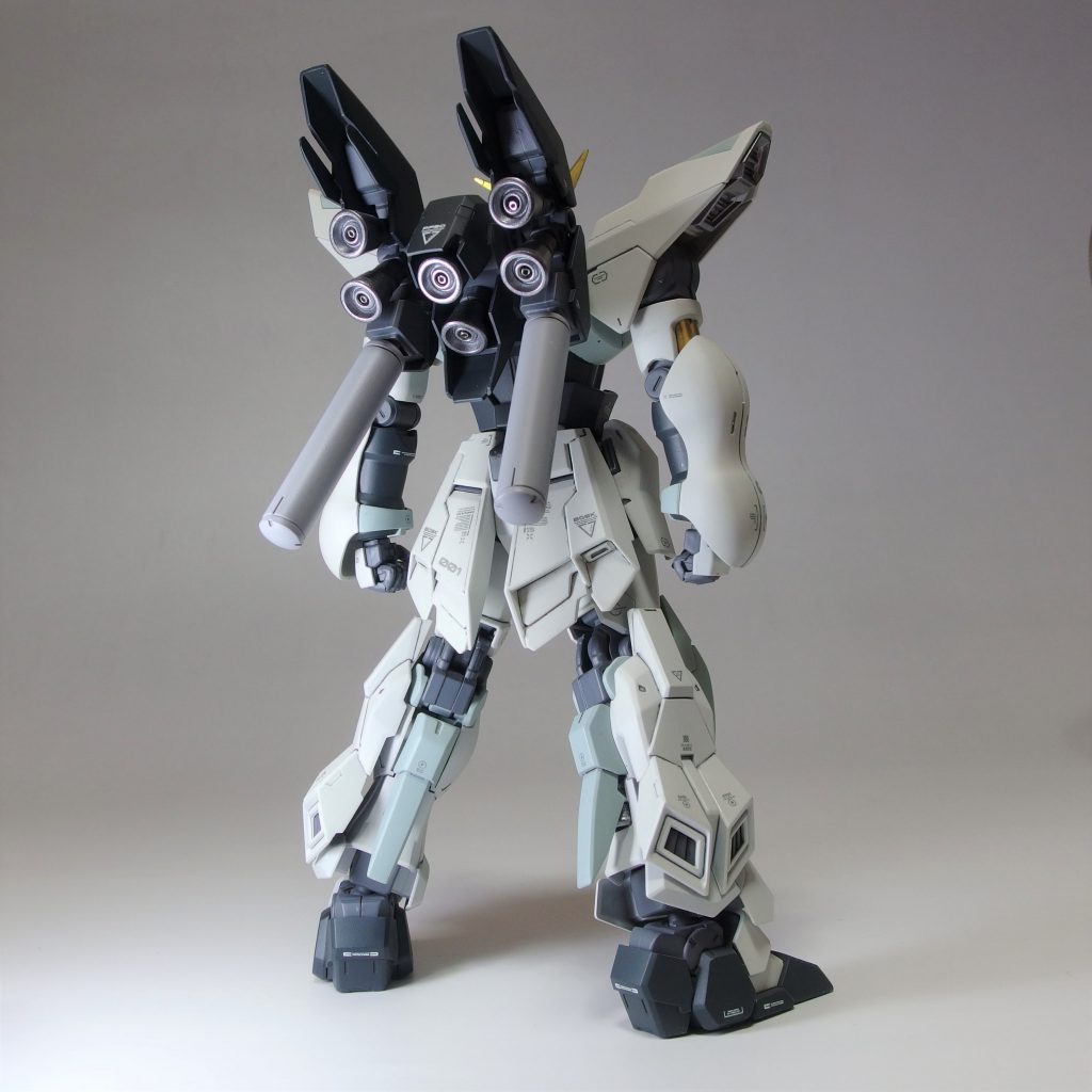 ライトグレー２色とネイビーブルーで。