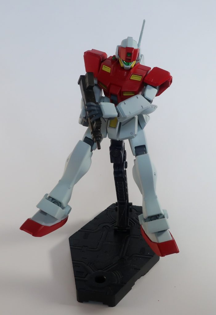 ジムスナイパー2と各種センサーや高倍率レンズを共通化するため頭部を換装しています。これにより、ジムコマンドでも目標の観測が可能になりました。