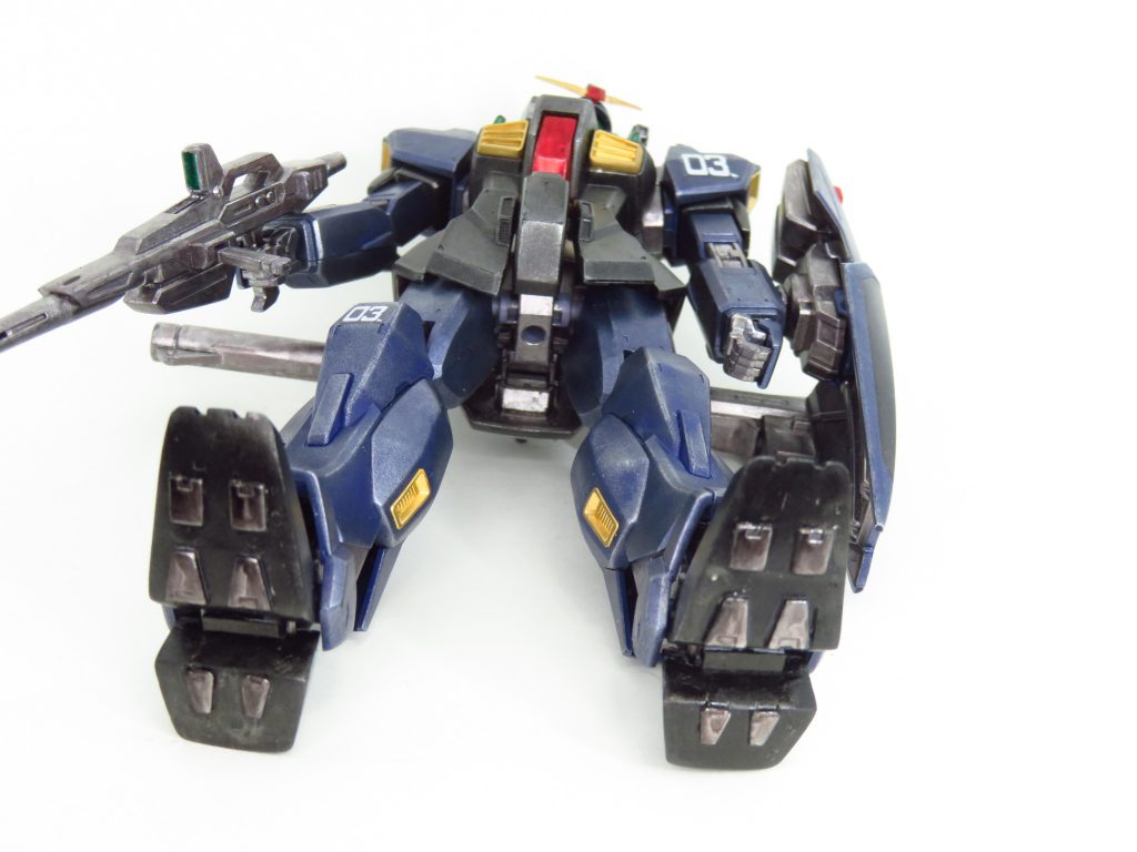 足裏の肉抜き穴処理後、市販のディテールアップパーツを貼りました。