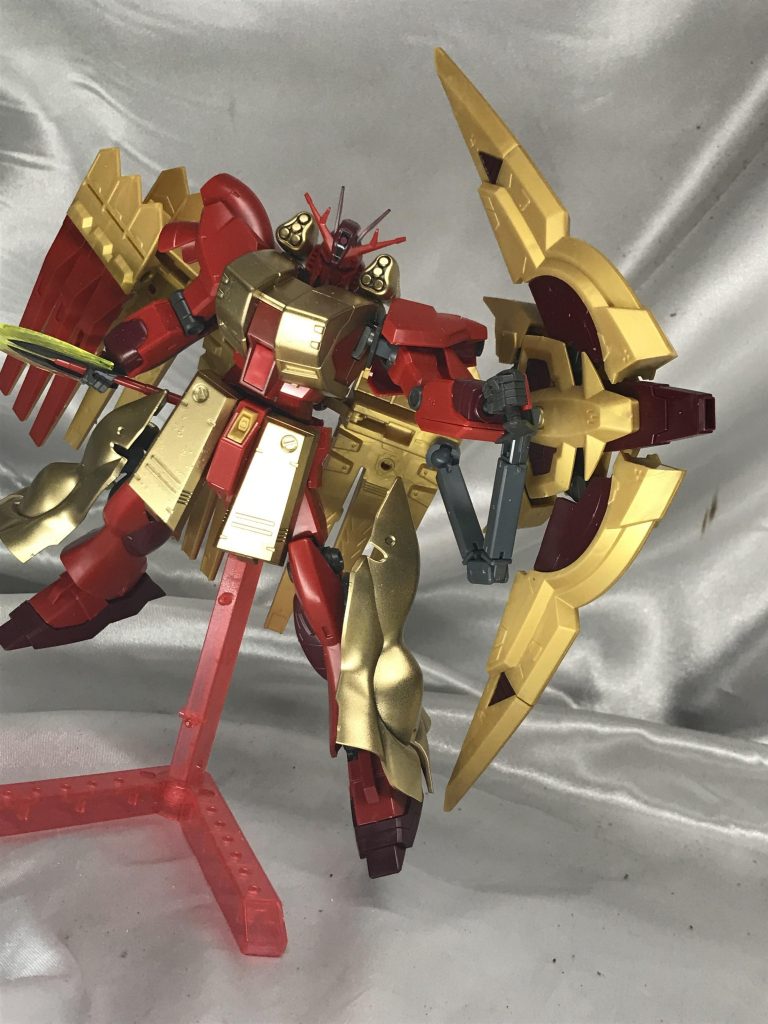 ボウガンモード。これがあるから射撃武器は持たせませんでした。アームで補助してるので難なく構えられます。HWS装備は全部ではなく、曲面が出せそうな場所はMGシナンジュの装備をつけてます。