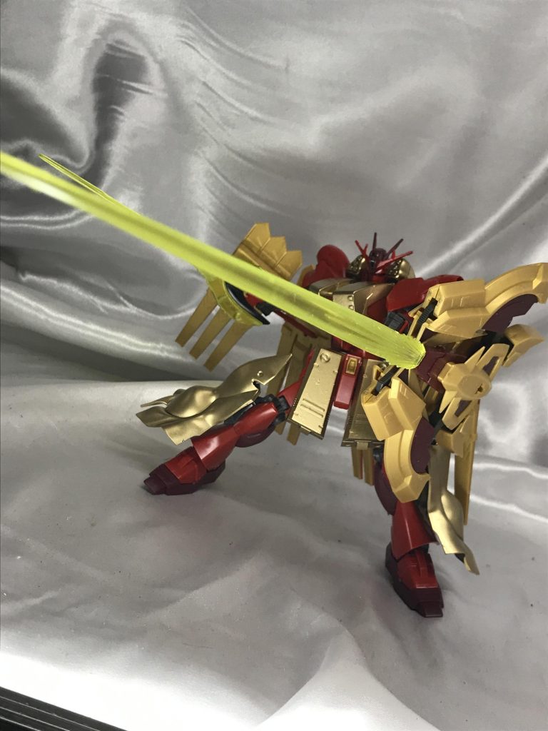 そしてこの形態。巨大ソードも展開できます。この武器を手持ちではなくヒュー自ブレードみたいに手と一体化させて使いたいってのが制作の動機になってます。