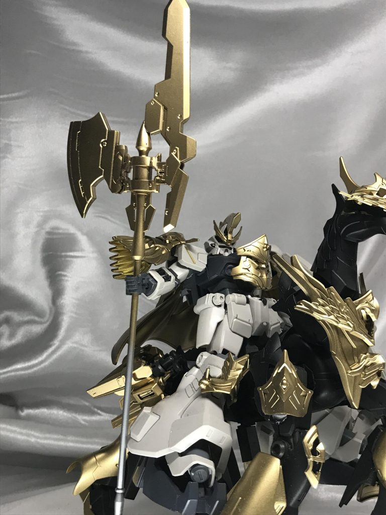ハルバードはグレモリーの錨をベースに鉄血系武器で作りました。グレモリーの錨は柄もごついので持っても負けないから好きです(///▽///)試作二号機はもともとアトミックバズーカやバインダーを装備する想定なので関節がかなりきつく、しっかり保持できます。
