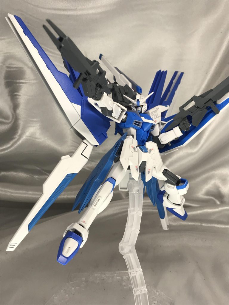 武器はダブルオースカイメビウスのビームライフル。ストフリは二丁のライフルを使っていたので、フリーダムでも似合います(*゜ー゜)