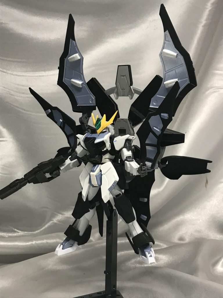 クローク展開。ガンダムXのリフレクターのような働きを持っています。
