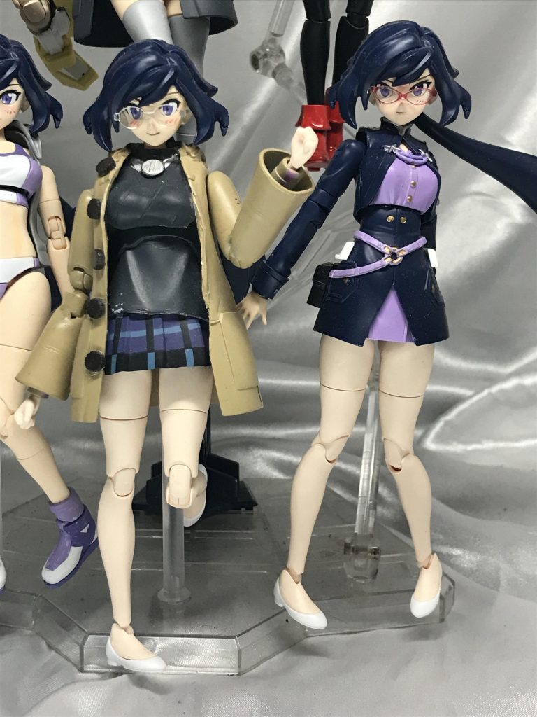 左のアヤメさんは上記のナナミお姉さんと同じ実験。今度はダッフル風な配色にしました。結構熱に負けて襟周りが荒れてしまいました。右は86のレーナの衣装を。白い部分を紫にしてアヤメカラーっぽくしましたが、もうちょっと大胆に変えても良かったかも。