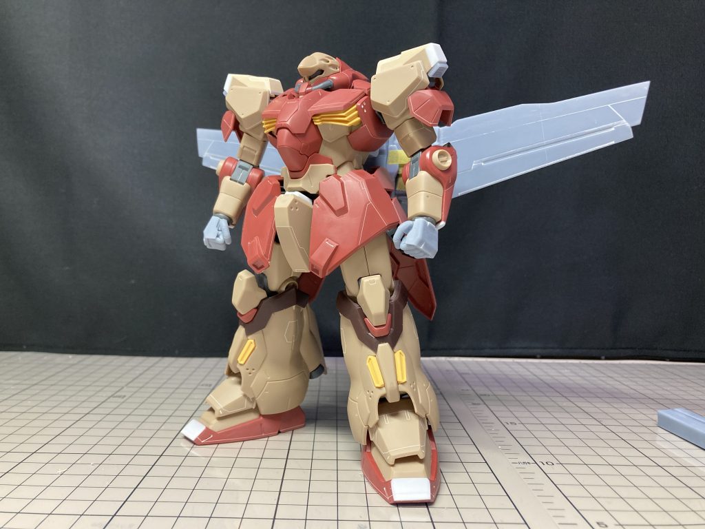 塗装前メッサ―と言えばジオン系の外装!という事でパネルライン系の工作は控えめにしたディテール工作を行いました「競うな!持ち味を活かせ!」と頭の中の誰かが叫ぶんだ