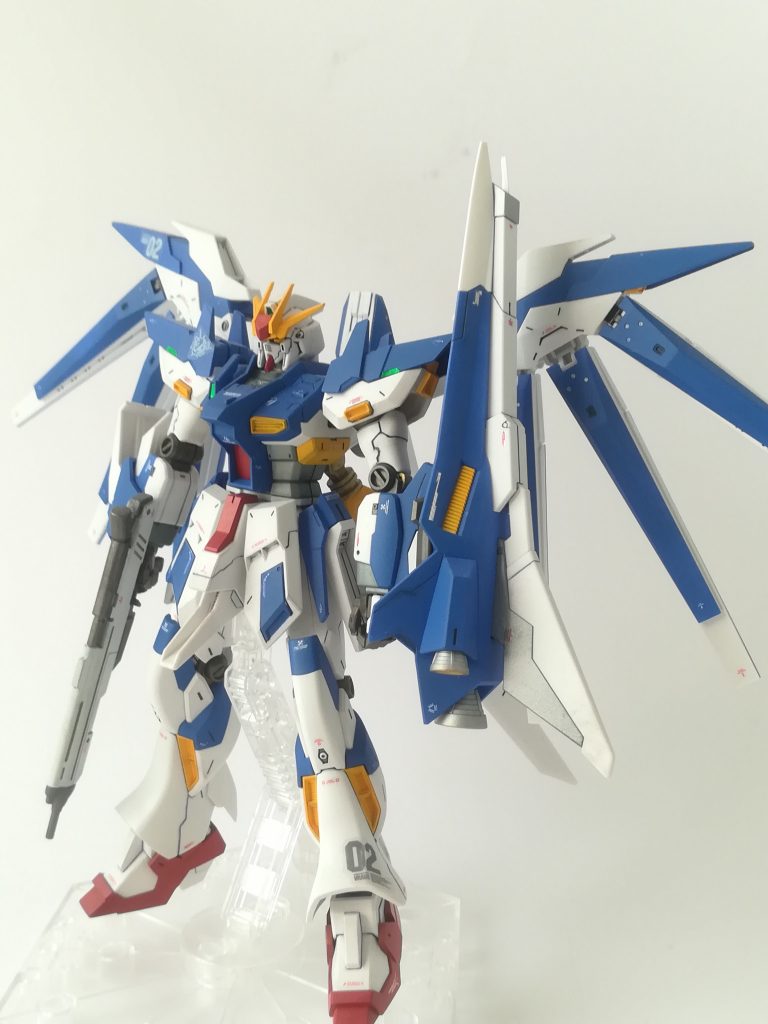 ファンネルラックの形状も良いシルエット。ボリューミーなシールドブースターを背中に装着したら高機動