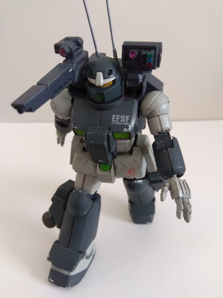 そこまで可動範囲広くないのに旧キットをさらに重ねてしまったので、下半身の可動範囲がさらに狭く……