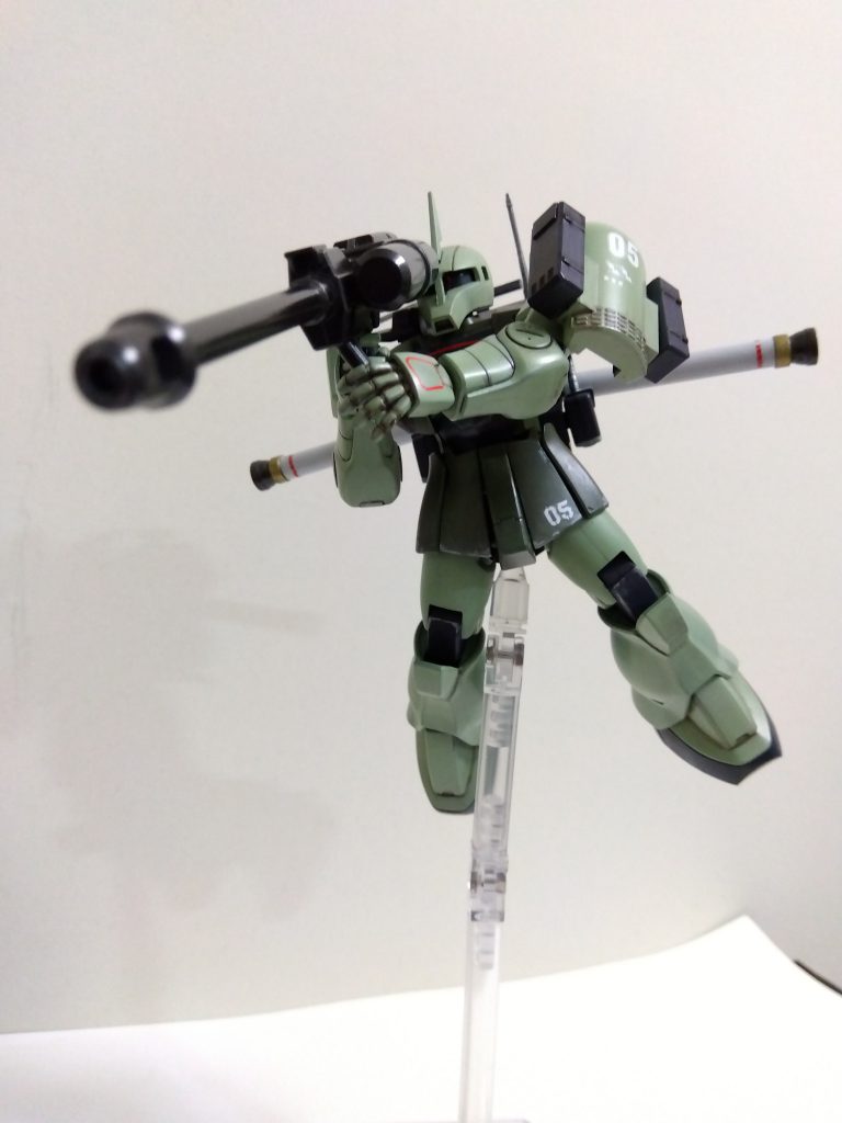 塗装は缶スプレーで。ザクⅡと同じカラーリングなのは、少しでも連邦を欺瞞させたいからという設定。