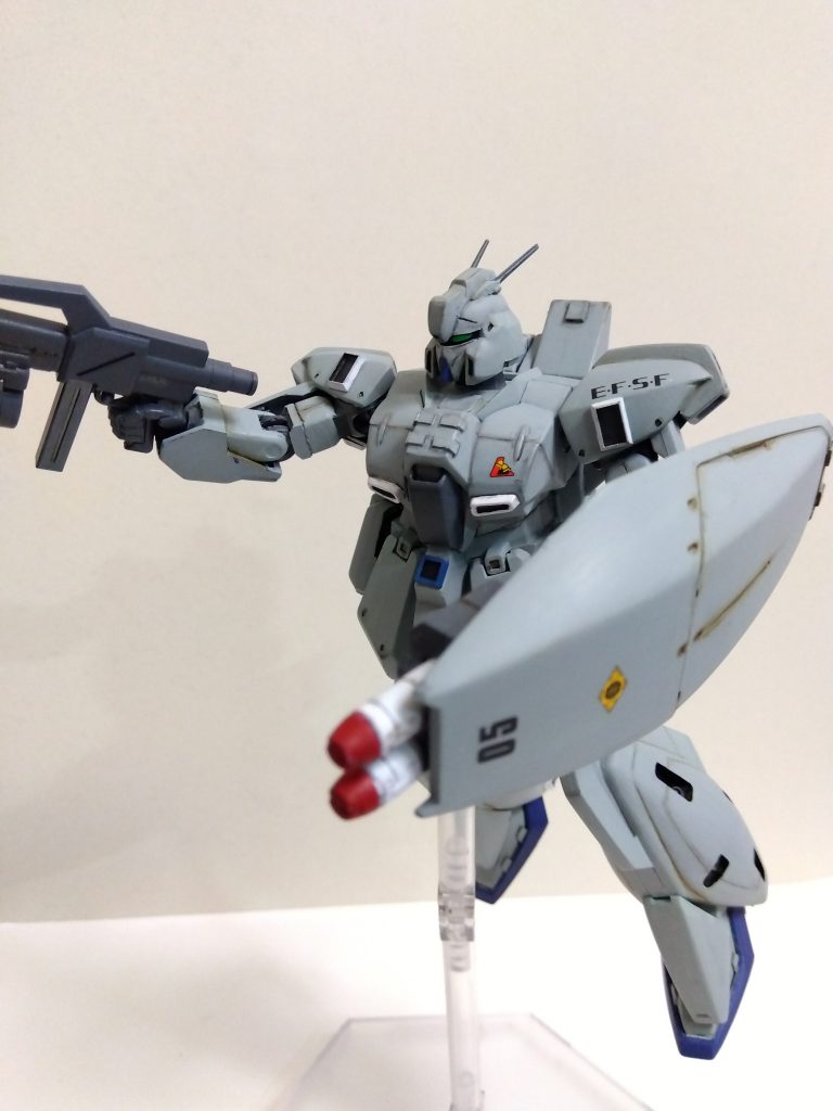 塗装はシタデルとファレホ、目だけガンダムマーカーを使用。タミヤのスミ入れ塗料(ダークブラウン)でスミ入れ後、リアルタッチマーカーと鉛筆でウェザリングをしました。