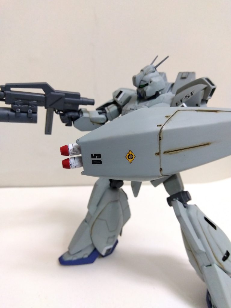 手はリゼルの物に変更。武器はグスタフ・カールのビームライフルに雑誌付録のハイパーナパームを接着。