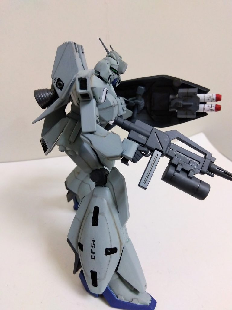 今回のキットは素組みだとスポスポ関節が抜けるわ、隙間がすごく出るわで作ってて1番大変でしたね……