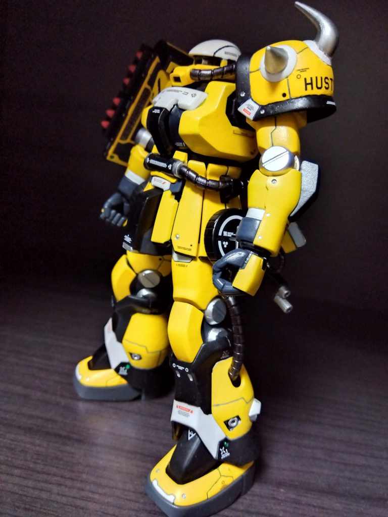 別パーツになっている肩のトゲを紛失…ジャンクにあったグフカスのトゲをつけてごまかすw