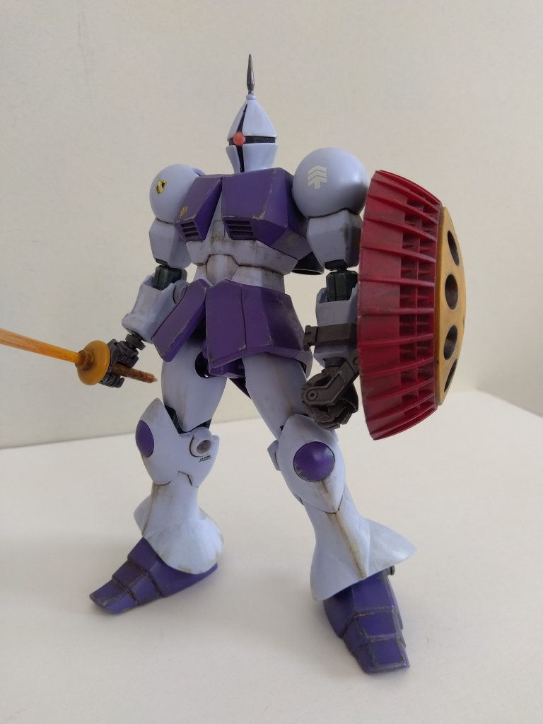 基本はHGですが、肘カバーをHGガンキャノンから拝借し、手をビルダーズパーツのMSハンド2に変更しました。