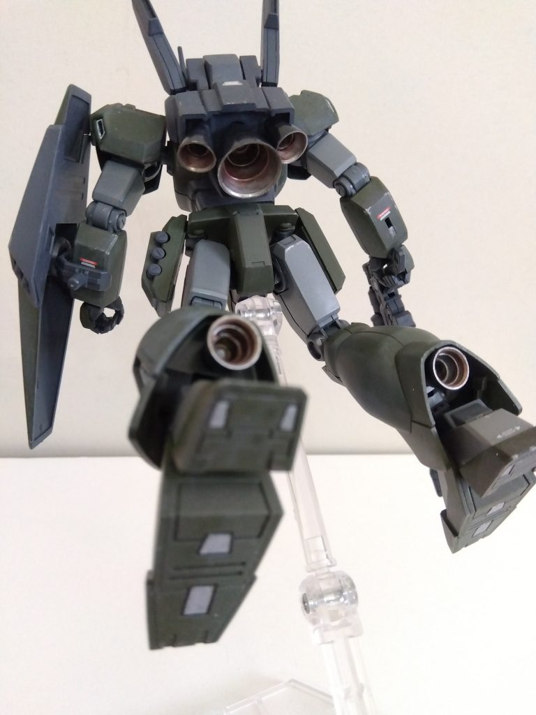 塗装はシタデルの後、トップコートをかけてからMr.ウェザリングカラーのマルチホワイトで退色感を。後はいつものリアルタッチマーカーで。