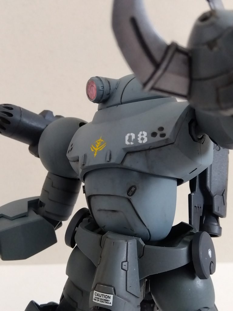 肩部のミサイルポッドはHGガンキャノンの物を使用。水中用魚雷という設定。