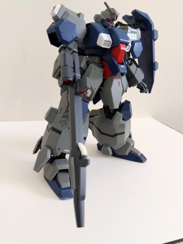 設定としては、メガビームランチャーを取り回しやすいようにコンパクト化したが、エネルギー消費が大きいため専用のエネルギーパックが必要という欠点がある……こんな感じで。