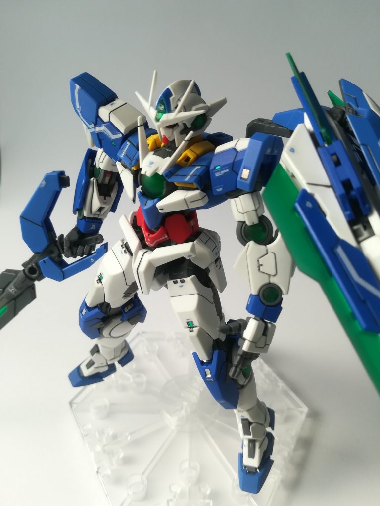 RGの細かいパーツ分割が良いですね。動かすと細かく可動でカッコよさが倍増