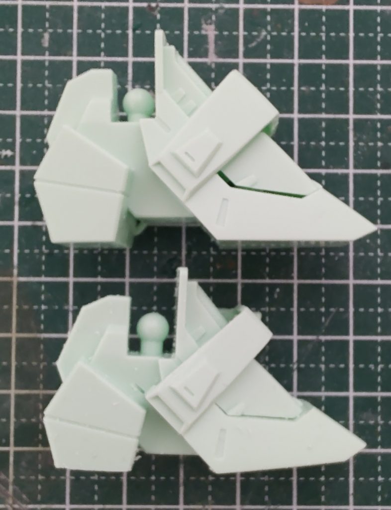 足もかなり小型化しています。