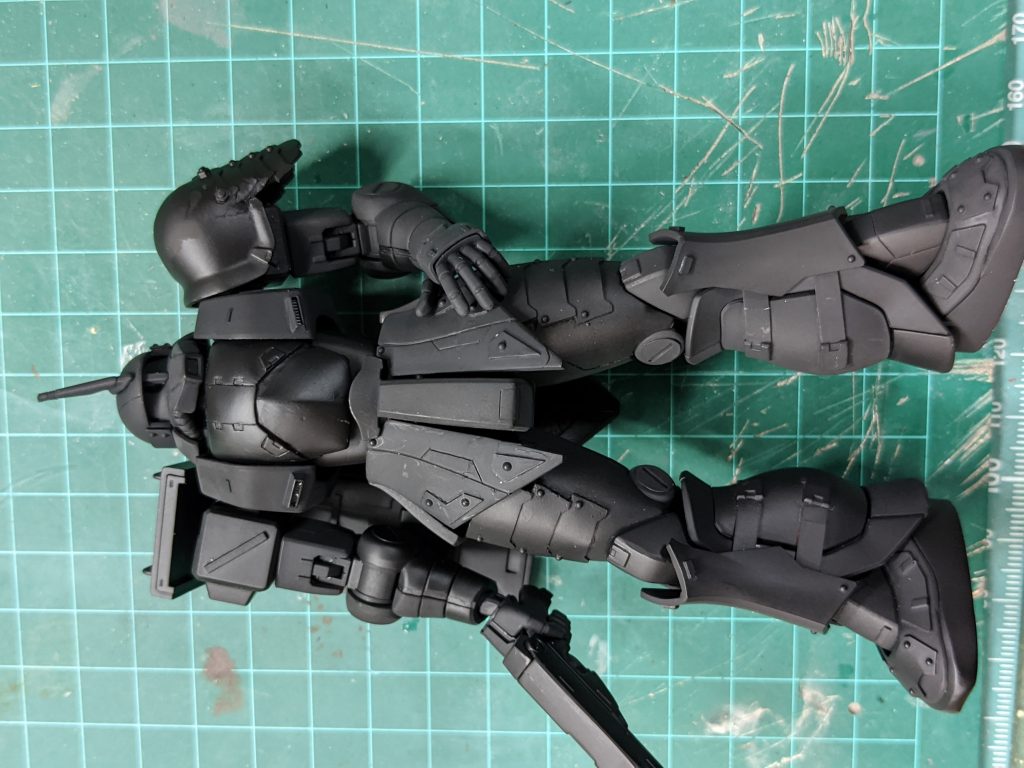 黒サフで下地を仕上げてグラデーション塗装をしようと思いましたが結局ベタ塗りになってしまいました(´・ω・｀)