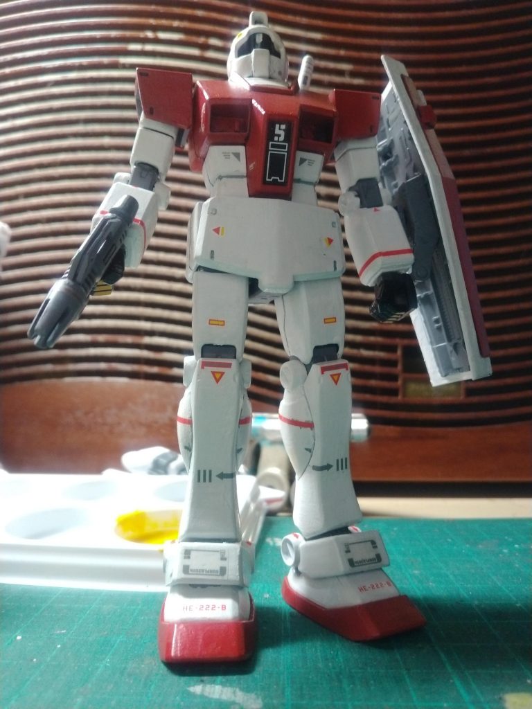 スミ入れとデカール貼りを済ませた状態。