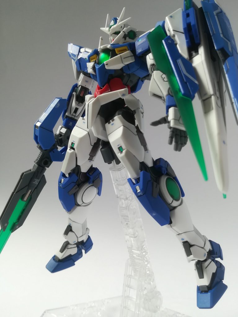 足りない部品や説明書を別のお店で探し、それでも無い部品は0から作るスキルも無いので、誤魔化しました。バラして、ゲート処理などしながら修復。ソードビットAは折れ欠損だったので、取り付け無し。