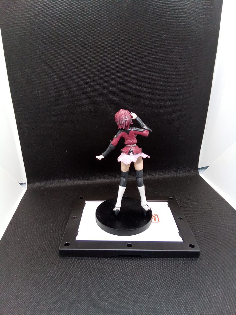 後ろ姿スカートをなびかせ過ぎたためアングルによってはちょっと危険上衣にスリットがあるのを知らなかったため 完成させてから急遽切れ込みを作成