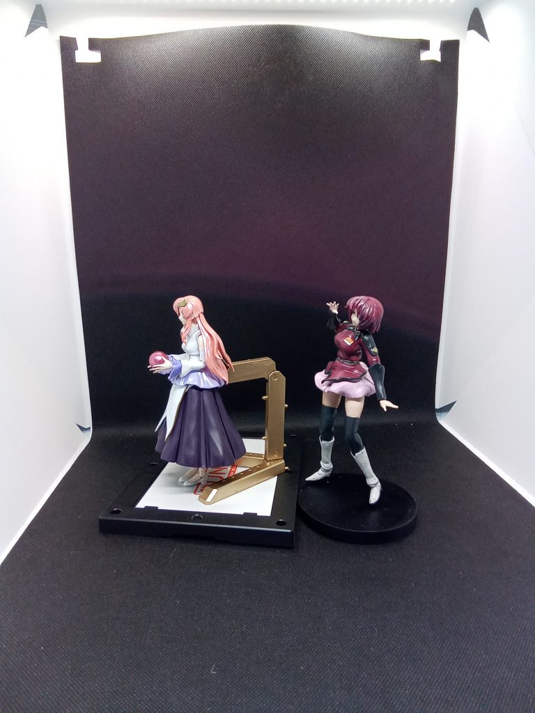 横からの比較全身のサイズは合わせたつもりでしたが・・頭が大きいw手はあえて小さくしてあります