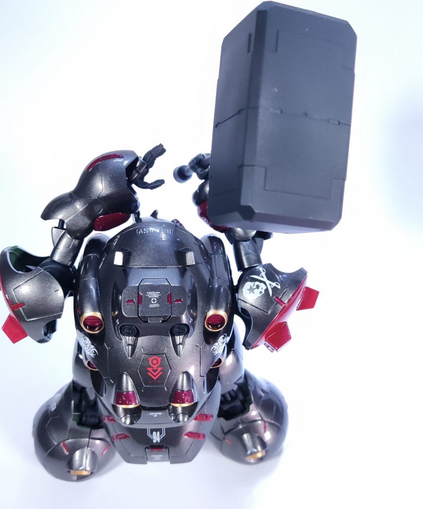 振りかぶったバックショット。