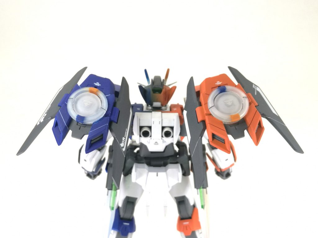 これは「エターナルドライブ」Eternal light衣装の、リングライトのような髪飾りの意匠を、太陽炉に取り入れて見ましたRGクアンタフルセイバー(ガンダムベース限定クリア版)の膝側面の装甲を使いましたウイングのデカールは,クアンタ用の物を加工して貼りました