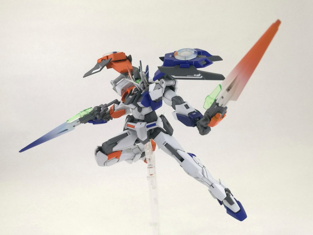 GNソードⅡは刀身を徹底的にシャープにしました また、これも含めて緑色のクリアパーツはコンパウンドで磨いています