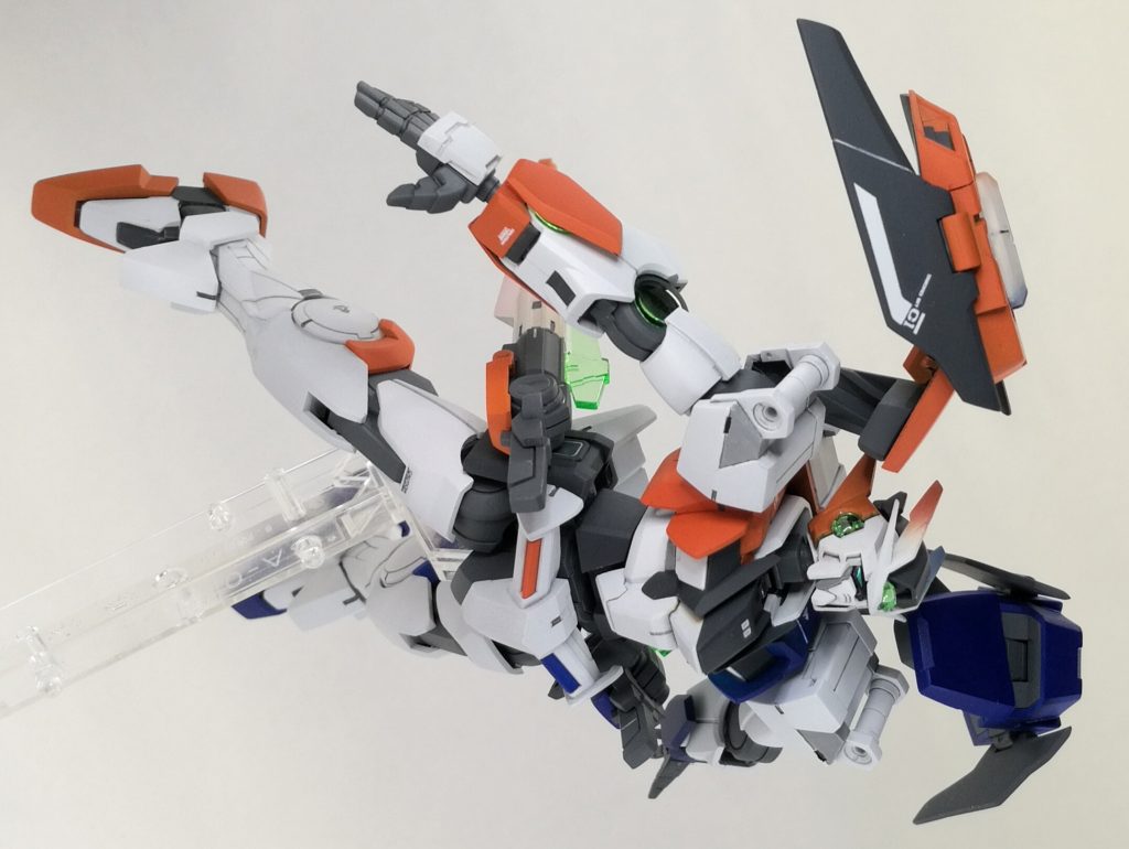 胸の「DD」は、UC汎用デカールの、イフリートシュナイドの「ド」を2つ組み合わせて表現アクセントにグレーを筆塗りしたりもしました