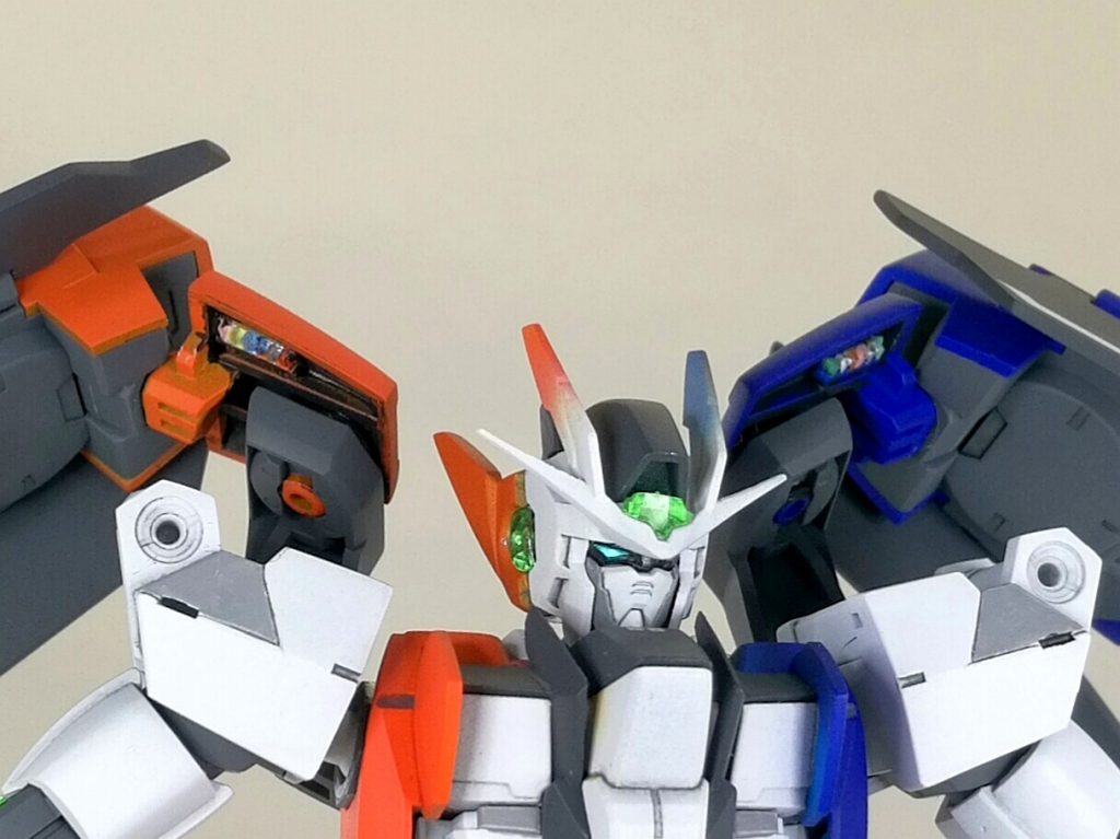 ドライブ接続パーツの裏の肉抜きに、戦艦プラモのパーツを取り付けて、虹ヶ咲全メンバーのカラーで塗りました