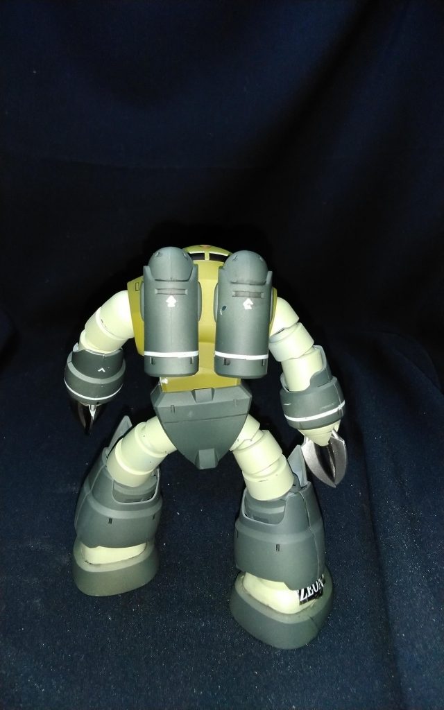 20年近く昔のキットなので間接ゆるゆるで自立すら怪しいレベル