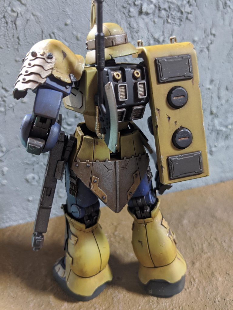 サイドアーマーにはショットガンをマウント出来る様に改造し太ももにはヒートシンク(冷却装置)を付けてみました!