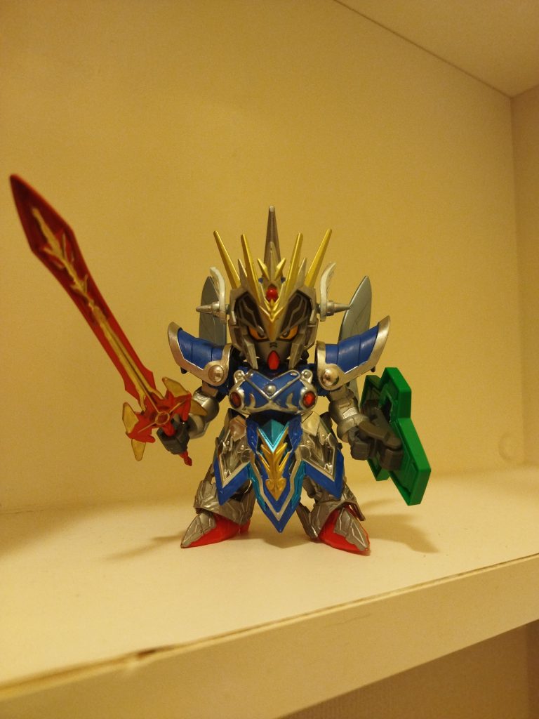 レジェンドBBフルアーマーナイトのパーツを使い、三種の神器装備バージョン制作しました。