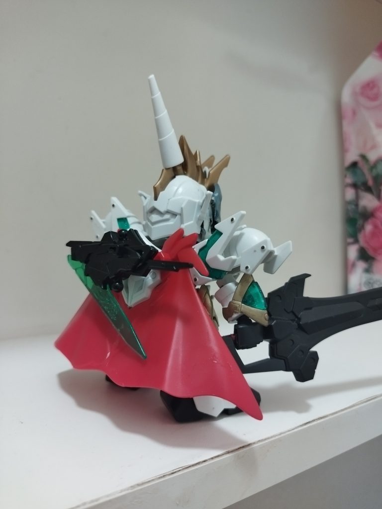 この背中の武器は！？