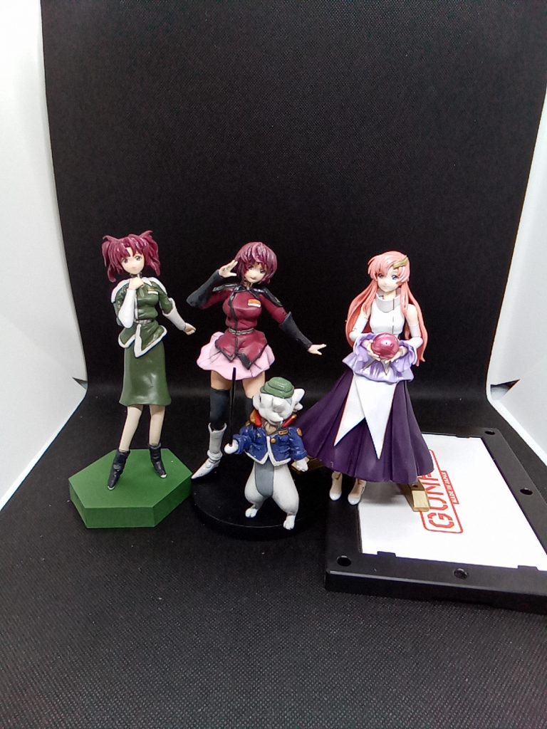 せっかくなので初めて作ったフィギュアの大佐も入れて「大佐!!こっち向いて!!」