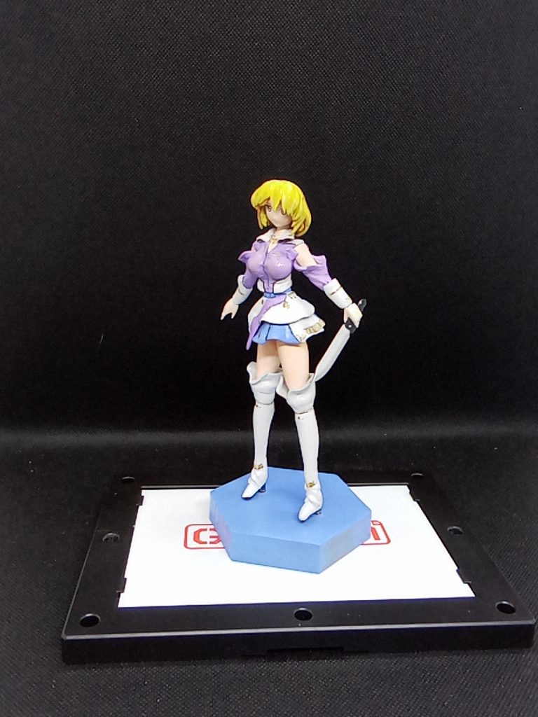 なんやかんやで・・リューターに慣れてきましたw今回も本体はスカルピーで作成服と髪の毛はエポパテ 今回は4種類の会社のパテを使用してます。(よいデーターが取れました)あと、表面処理の方法を変えてみました。服と脚は上手く出来たかな~とおおむね満足♪ただ・・髪の毛と顔がいまいち納得いかず・・精進あるのみ